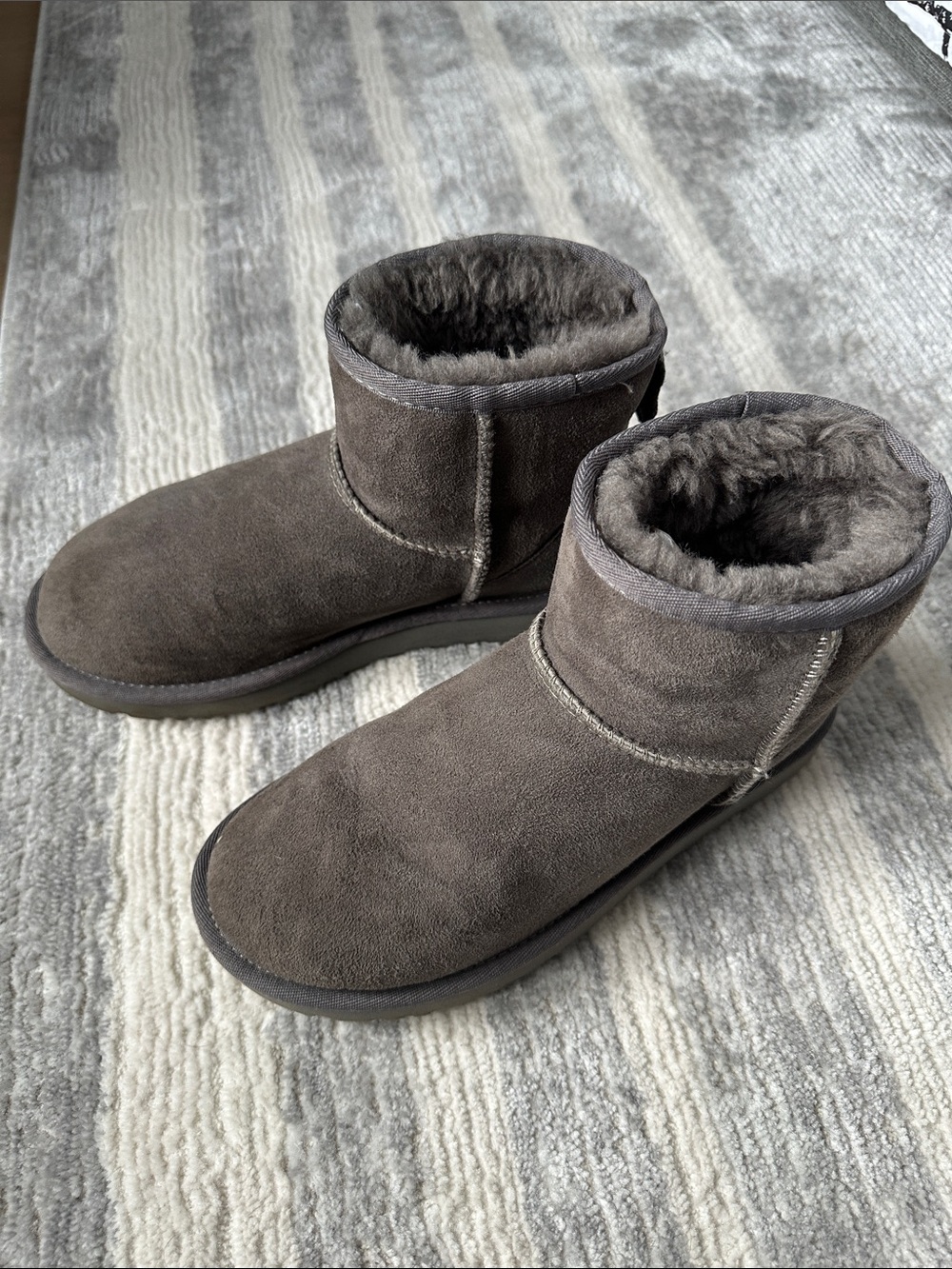 UGG - Picture 9 of 12